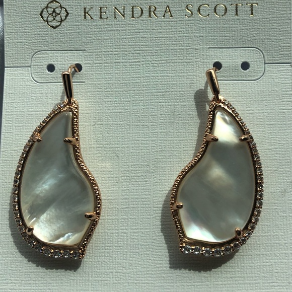 Kendra Scott Tulip Rose Gold Ivory Pearl Earrings - Picture 2 of 3